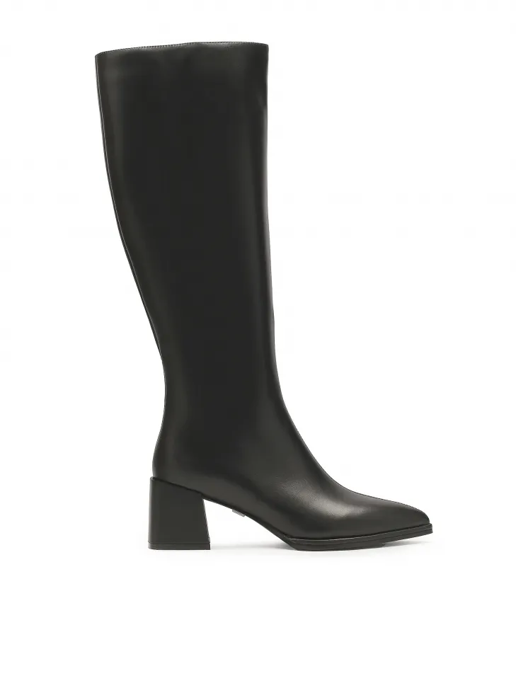 Bottes à bout pointu et talons carrés
