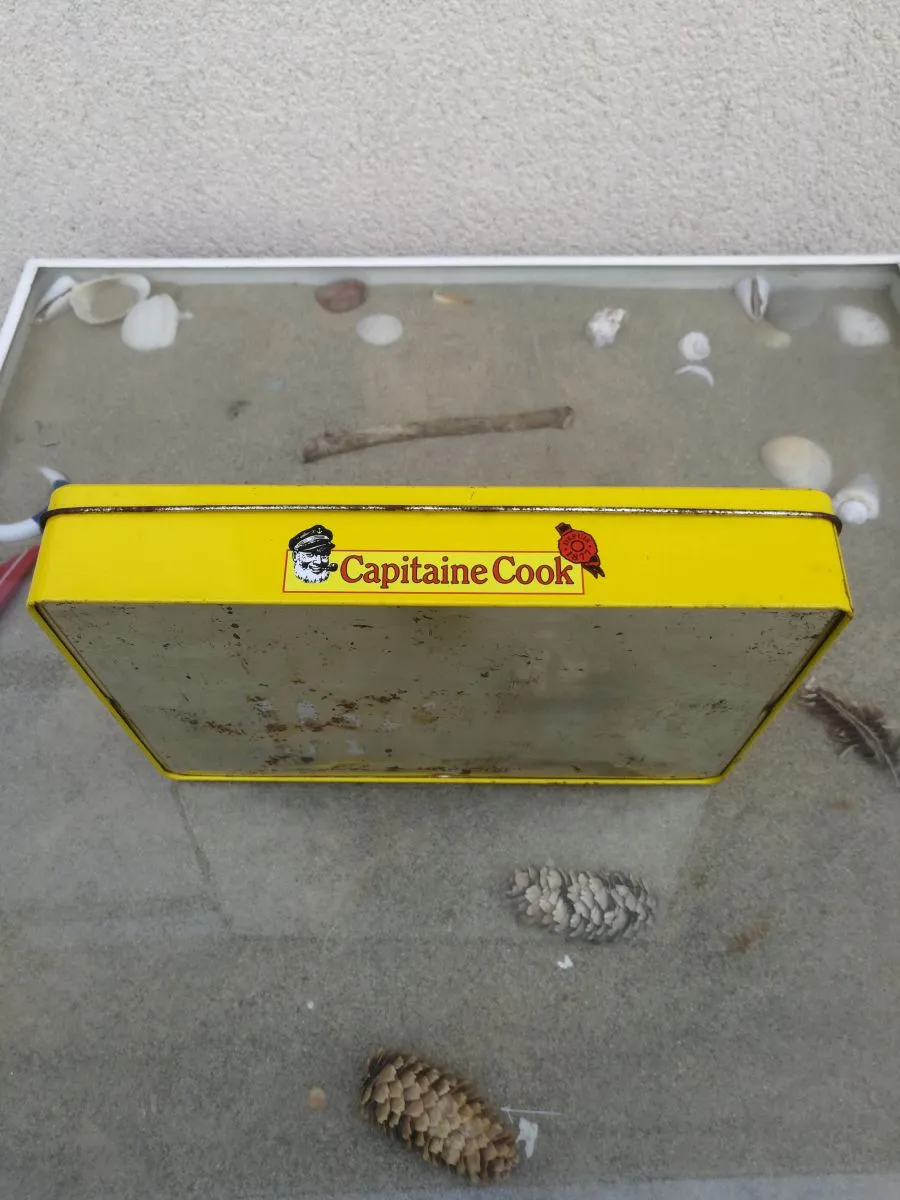Boîte métallique publicitaire '' CAPITAINE COOK '' 