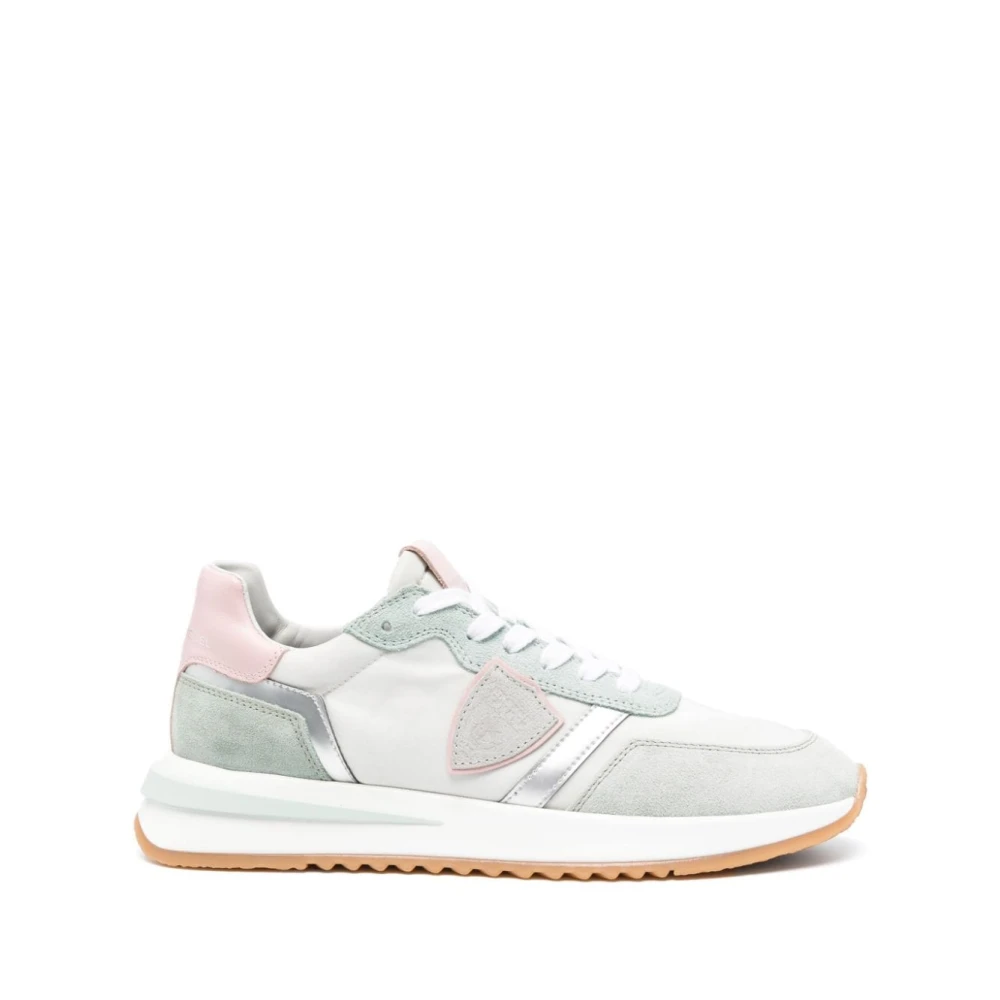 Chaussures plates avec patch logo métallique