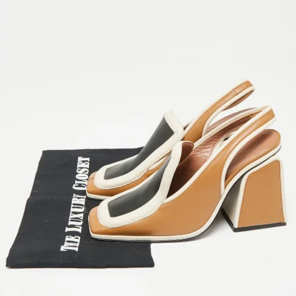 Pre-owned Cuir sandales