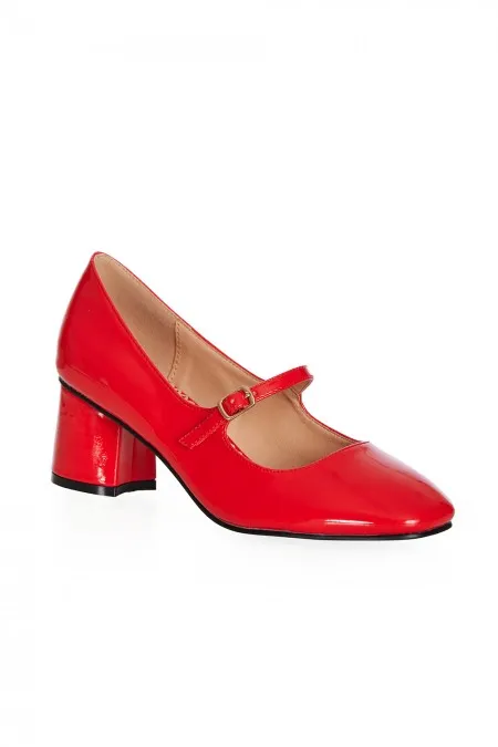 Talons rouges vernis – Banned